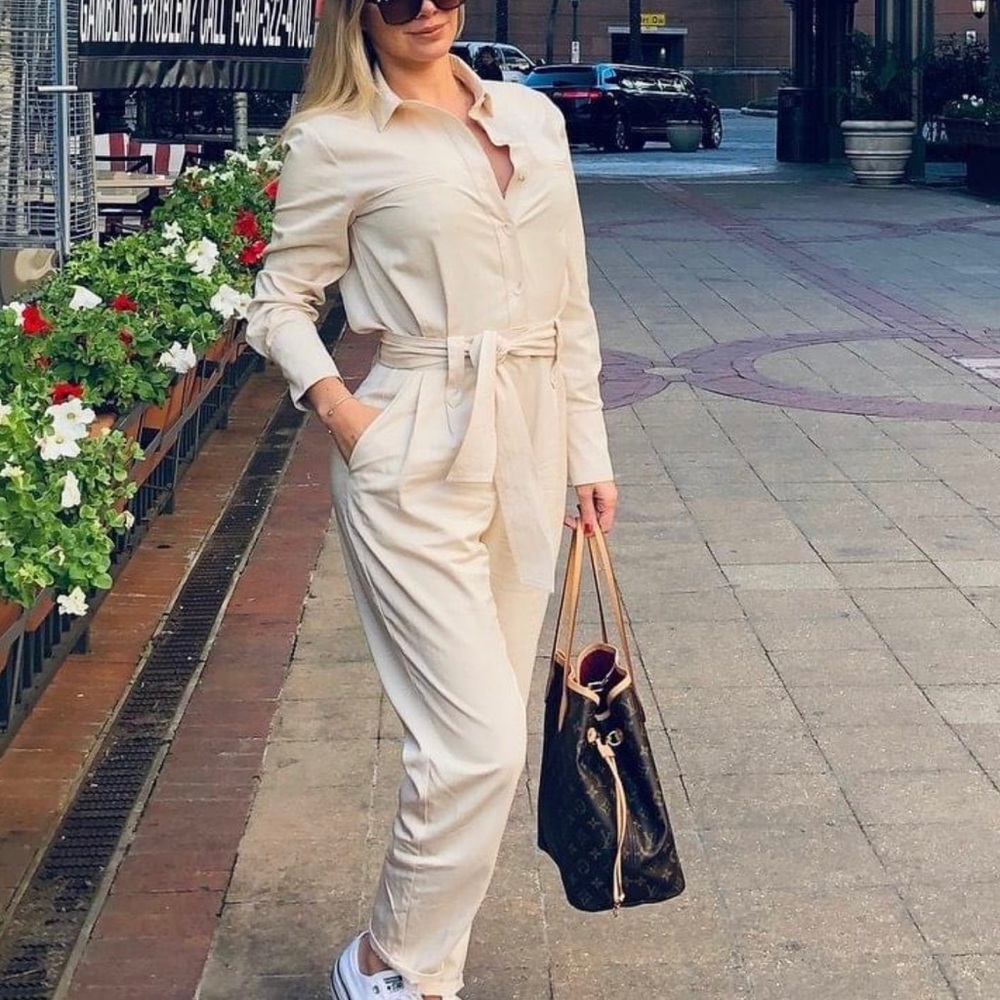 Ecru jumpsuit with buttons Zara.